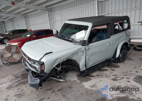 2023 Ford Bronco Outer Banks z USA, uszkodzony, nr VIN 1FMDE5AH9PLB81933